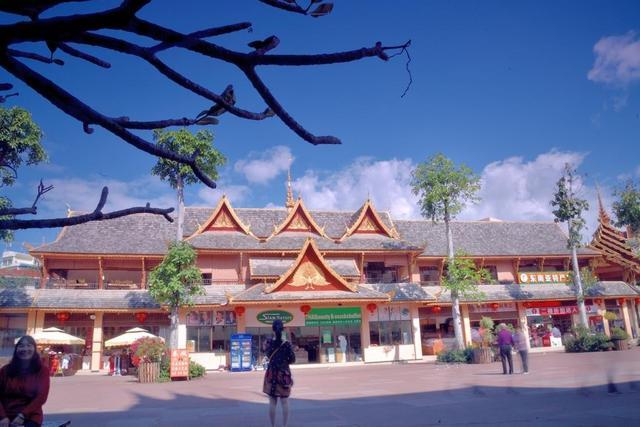 3、旅游服务费+住宿费用=580元/人/晚；