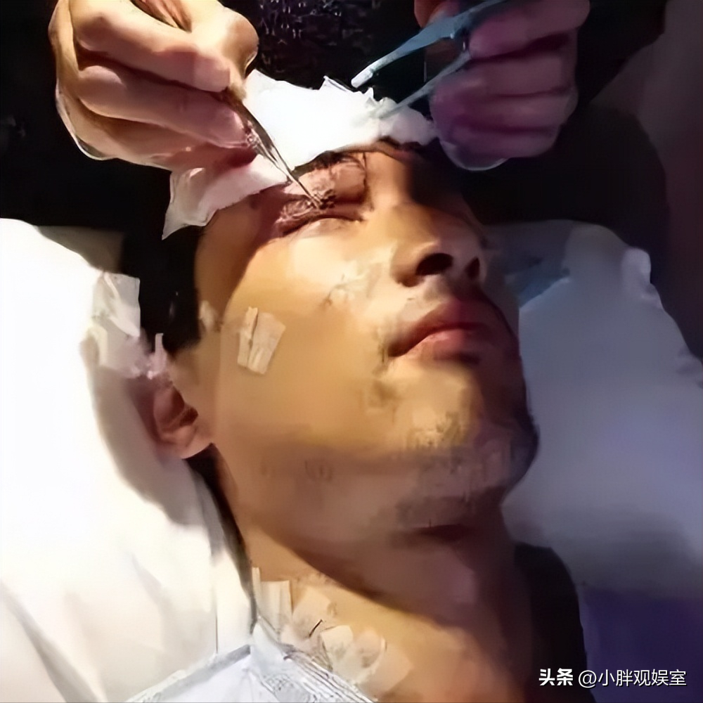 胡歌已婚生女震惊全网！巅峰期车祸毁容，5年转型重回事业顶峰