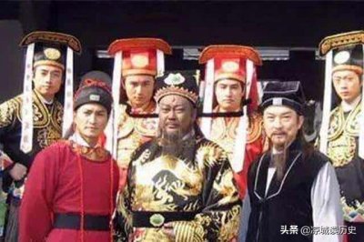 ​包拯在宋朝是几品官（宋朝包拯相当于现在什么官职）