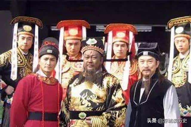 包拯在宋朝是几品官（宋朝包拯相当于现在什么官职）