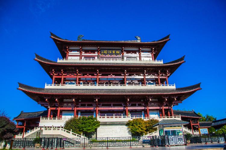 4、杜甫江阁