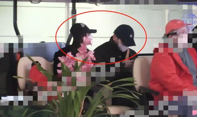 彭昱畅女友身份首曝光？两人深夜约会罕露正脸，五官精致颜值超高