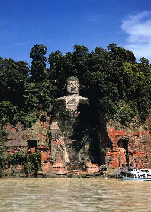 5、峨眉山-彭州金顶国家森林公园--乐山大佛广场--中国最大的石笋群奇观--大佛峰；
