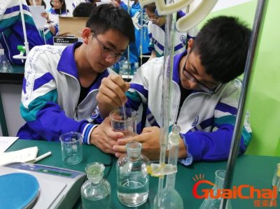 ​高温煅烧石灰石的化学方程式？高温煅烧石灰石是吸热还是放热？
