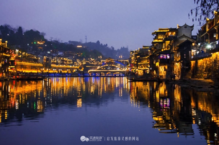 一座深山里的城池——凤凰古城简介