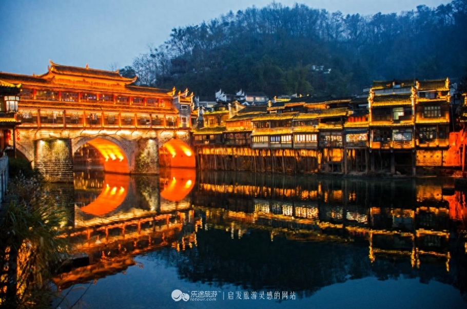 一座深山里的城池——凤凰古城简介