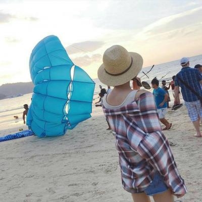 好看又吉利的女生海边背影微信头像