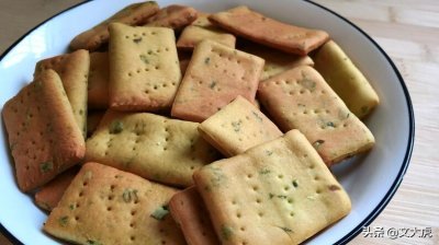 ​自制苏打饼干家常做法（小时候最爱吃的苏打饼干，自己在家做，干净无添加，吃