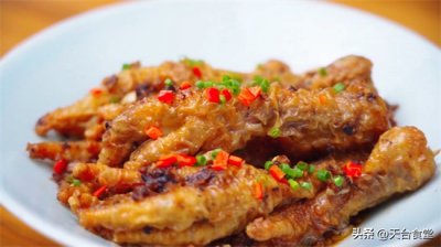 ​这才是广式早茶蒸凤爪正宗做法，皮酥肉嫩，色泽金黄饱满，越嚼越有劲