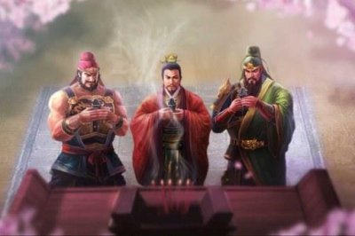 ​桃园结义时刘备比关羽小一岁,为什么刘备是大哥?