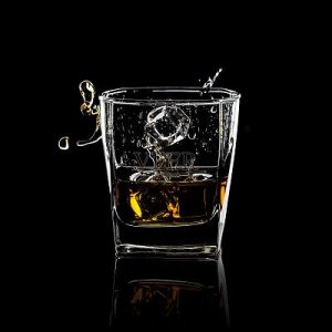 ​没有起子如何开红酒？没有工具怎么开红酒木塞图解