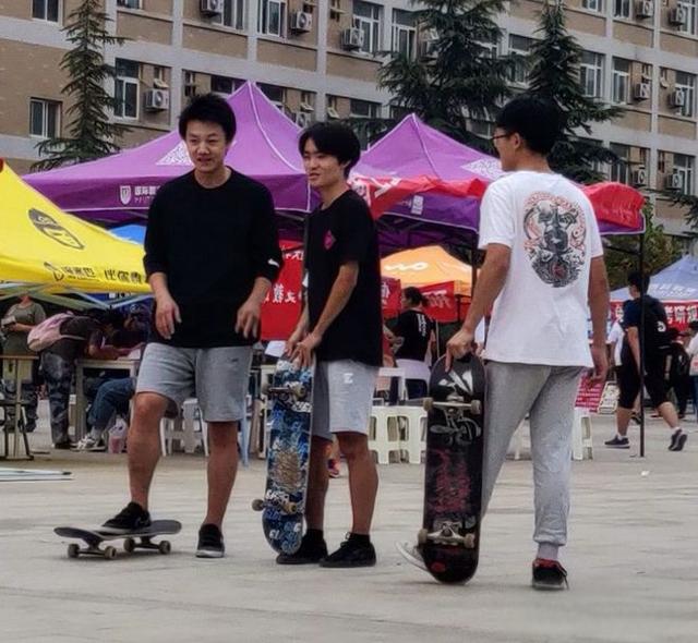 那个40岁滑板少年——车霖-