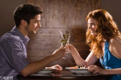 ​女生第一次约会应该怎么样准备呢 女生第一次约会应不应该迟到呢