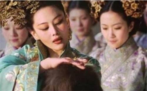 历史朱见深的万贵妃是怎么死的？  3