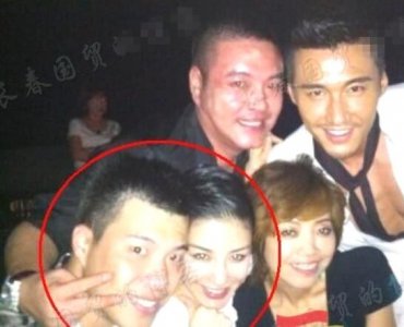 ​黄奕前夫青涩旧照曝光 二人恋情回顾