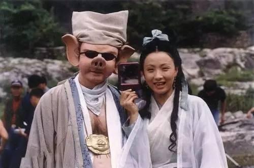 张铁林为什么叫口条张，当年舌吻陶虹，好恶心