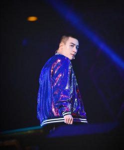 ​谷嘉诚6张美照送给大家，这个男人很有型哦