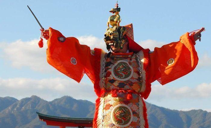北齐鬼面战神兰陵王, 惜功高盖主被赐毒酒
