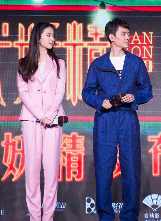 刘亦菲霸气抱起冯绍峰，时隔六年两人CP，刘亦菲化身狐妖太美！