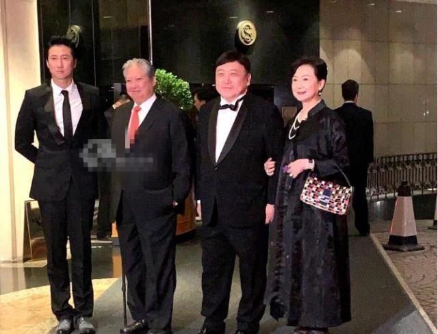 向华强在香港娱乐圈当中为何有如此高地位？曾志伟一句话暴露实情