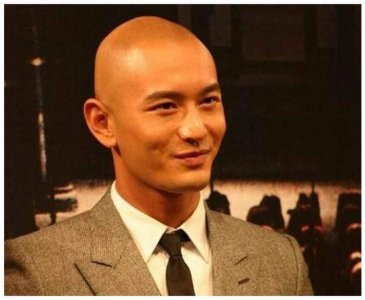 ​几大男神光头发型大比拼，胡歌依旧耐打，而他毋庸置疑第一