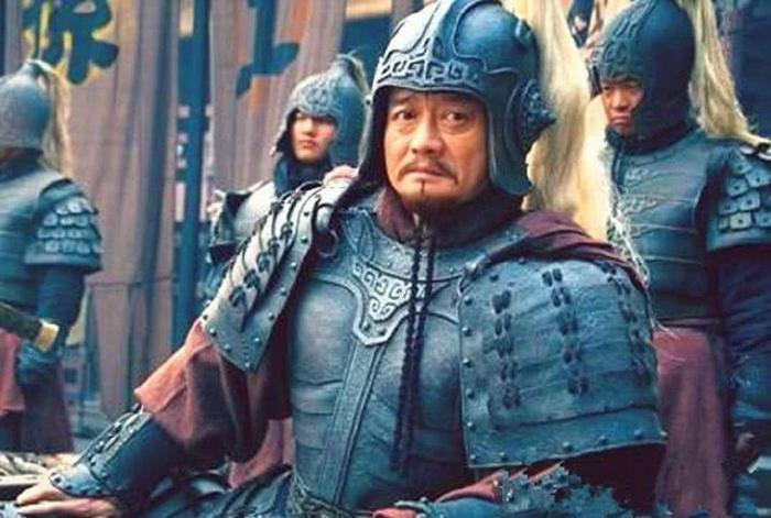 看似弱小的袁术为何敢于称帝？实际上他是乱世之初第一军阀