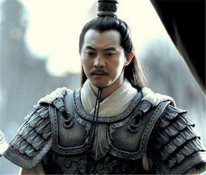 看似弱小的袁术为何敢于称帝？实际上他是乱世之初第一军阀