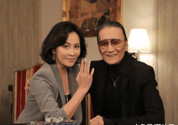 谢贤年轻时有多厉害？李小龙和他合照靠边站，拍一部戏能买4栋楼
