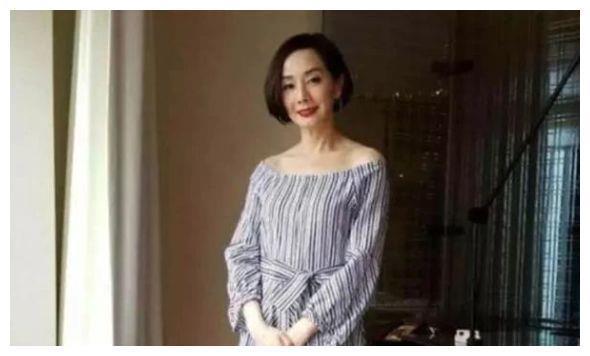 张国荣曾向她求婚被拒，周星驰将她捧红，今60岁历经3次婚姻