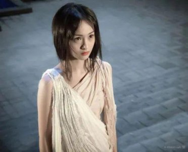 ​郑爽直播时情绪崩溃，我顶着锅盖说两句“多余的话”