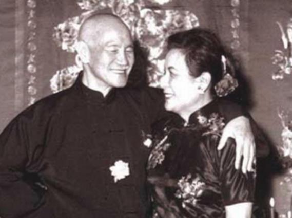 蒋介石一生有四个女人，他到底爱不爱宋美龄？