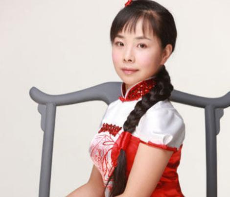 当年星光大道红人，草根出身的王二妮真实身份曝光，难怪她这么火