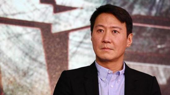 51岁黎明近照曝光,皮肤衰老美颜都遮不住,身材走样让人不敢相信