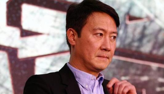 51岁黎明近照曝光,皮肤衰老美颜都遮不住,身材走样让人不敢相信