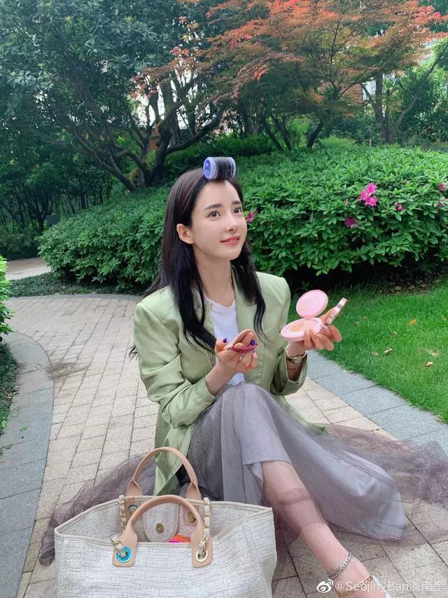 快手街拍女神潘南奎黑历史曝光，她竟然是这种人，人称“潘十亿“花蛇