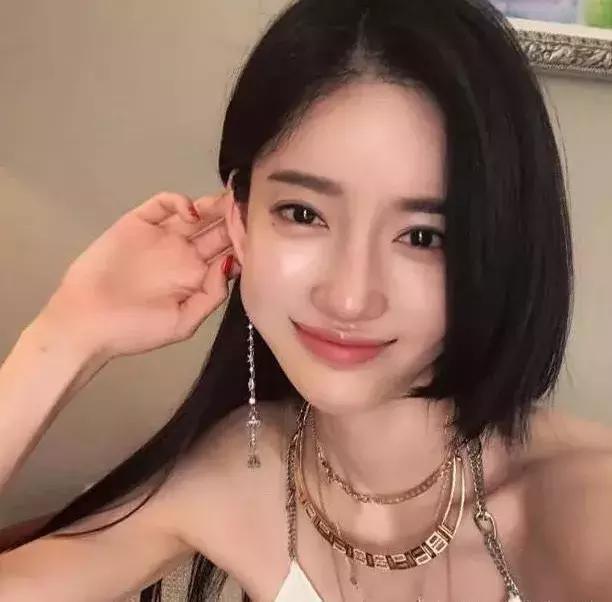 快手街拍女神潘南奎黑历史曝光，她竟然是这种人，人称“潘十亿“花蛇