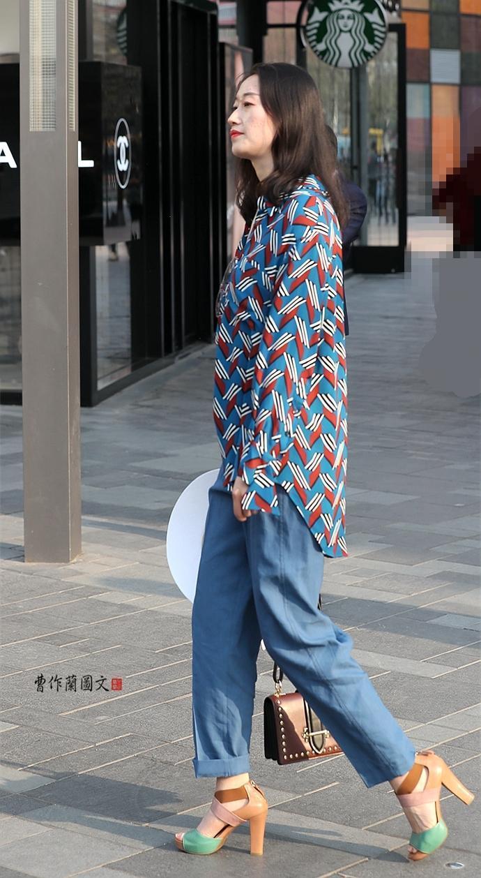 街拍：穿超细、超高高跟鞋的美女