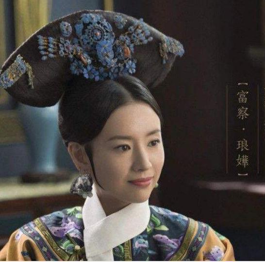 董洁参加央视春晚彩排疑似遭抵制出局，十八年前春晚给谢霆锋伴舞