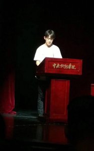 ​易烊千玺大学宿舍合影曝光, 室友颜值太高, 网友看见都不淡定了