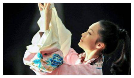 魏大勋承认恋情？亲自爆出新女友的身家背景，网友：比杨幂好