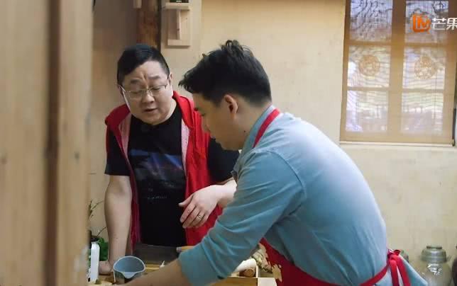 李诞躺在地上拒绝劳动，黄磊说的话信息量很大，给足了张绍刚面子