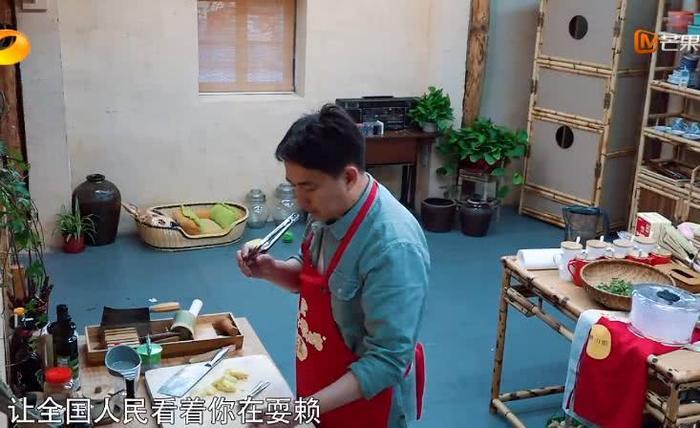 李诞躺在地上拒绝劳动，黄磊说的话信息量很大，给足了张绍刚面子