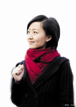 43岁柴静曾是央视主持人，但近况看着心疼，曾为女儿放弃事业