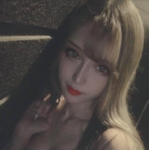 腐团儿深夜不忘发福利，虽然只拍上半身，粉丝却直呼顶不住