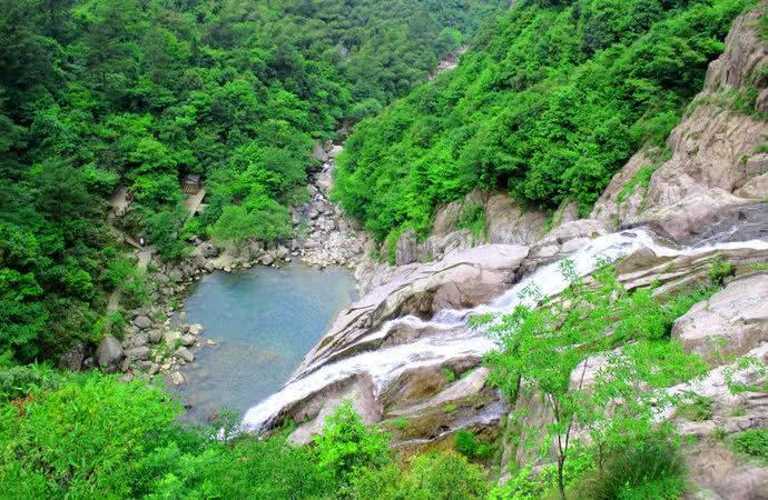 “江南第一瀑”——浙江磐安百杖潭
