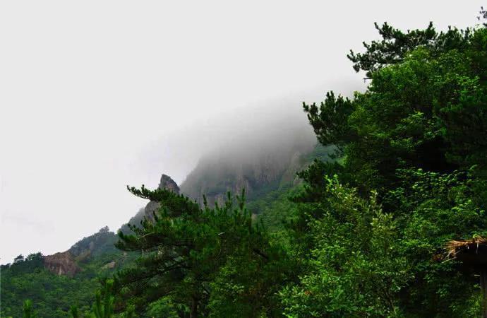 “江南第一瀑”——浙江磐安百杖潭