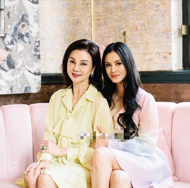 香港贵妇上演“甄嬛传”？千亿阔太徐子淇C位领衔，李嘉欣靠边站