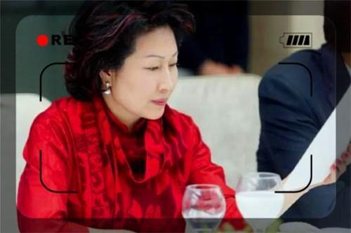 她出生于陕北土窑洞，嫁入豪门后却自主创业，如今成著名女企业家