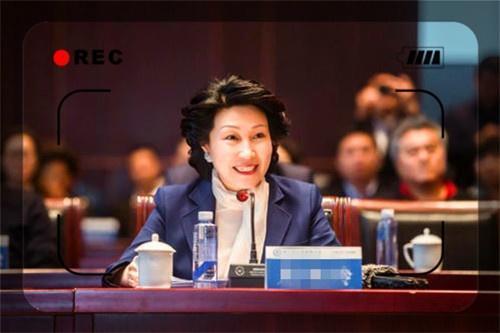 她出生于陕北土窑洞，嫁入豪门后却自主创业，如今成著名女企业家