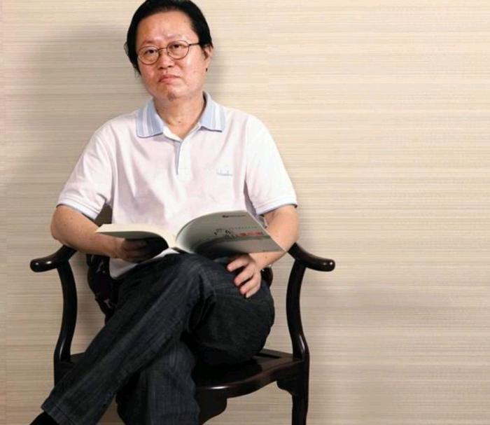 知名音乐人陈小奇做了什么还发朋友圈炫耀，引发某位大V的不满？